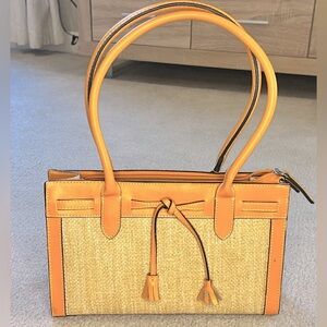 Spring/Summer medium purse. Orange and rattan. 2 handles. Zipper closure.